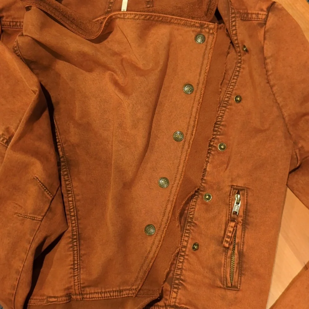 Free People collapsing twill raw edge jacket, size small, rust color - Picture 11 of 11